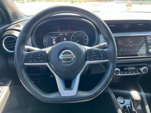 Used 2018 Nissan Kicks SV image 28