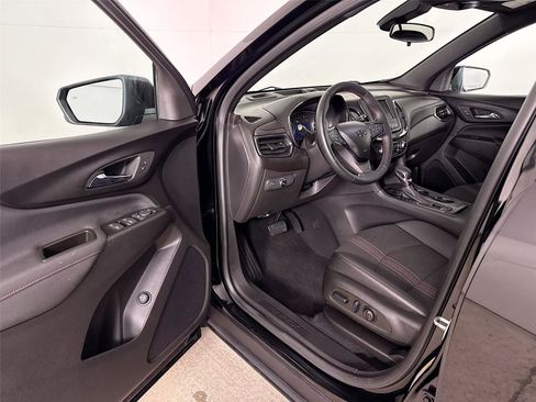 Used 2023 Chevrolet Equinox RS image 3