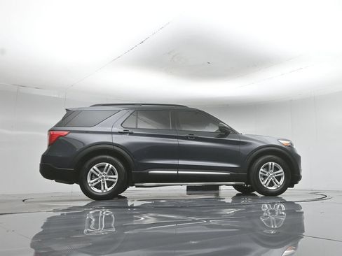 Certified 2022 Ford Explorer XLT RWD image 8
