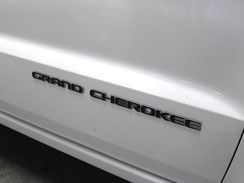 Certified 2017 Jeep Grand Cherokee Overland w/ Jeep Active Safety Group AWD/4WD image 39