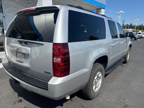 Used 2011 Chevrolet Suburban LT AWD/4WD image 9