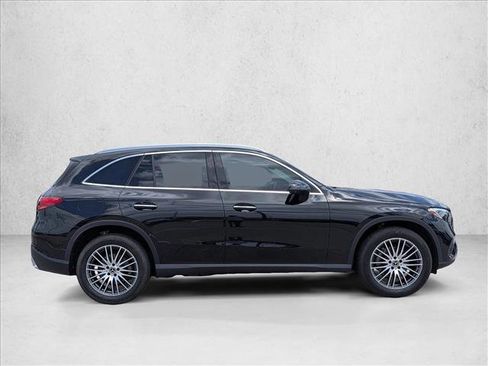 Used 2024 Mercedes-Benz GLC 300 4MATIC image 4
