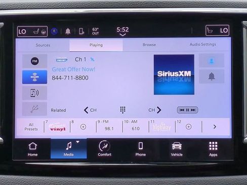 Used 2024 Chrysler Pacifica Touring-L image 18