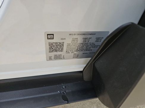 Used 2025 Chevrolet Trax LT w/ LT Convenience Package FWD image 29