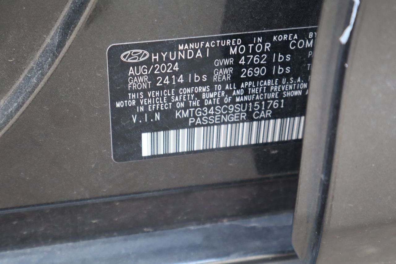 Used 2025 Genesis G70 2.5T RWD image 27