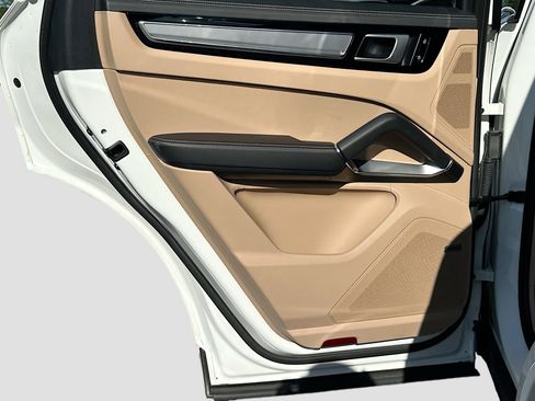 Used 2019 Porsche Cayenne Turbo image 28