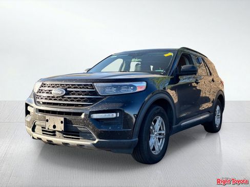 Used 2021 Ford Explorer XLT w/ Equipment Group 202A AWD/4WD image 2