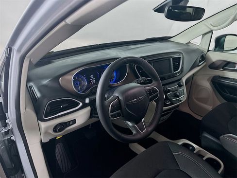 Used 2024 Chrysler Voyager LX image 30