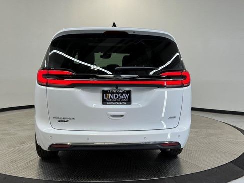 New 2026 Chrysler Pacifica Select image 5