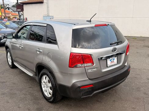 Used 2013 Kia Sorento LX w/ Value Pkg FWD image 5