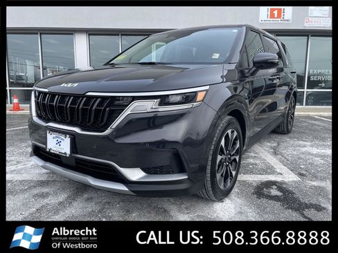 Used 2024 Kia Carnival EX image 1