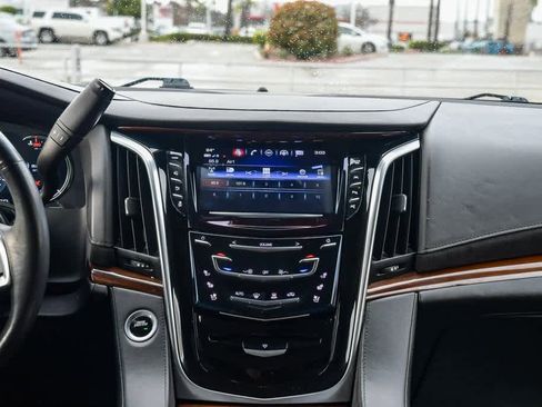 Used 2020 Cadillac Escalade Luxury image 13