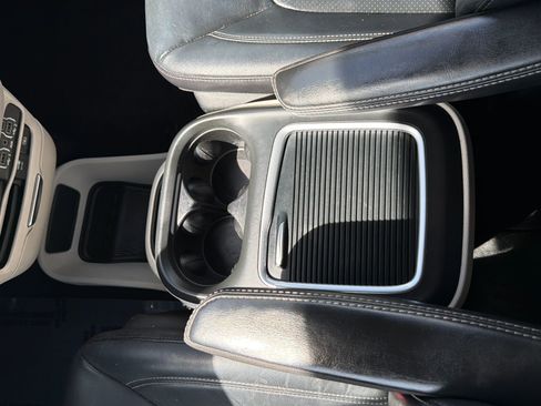 Used 2022 Chrysler Pacifica Touring-L image 27