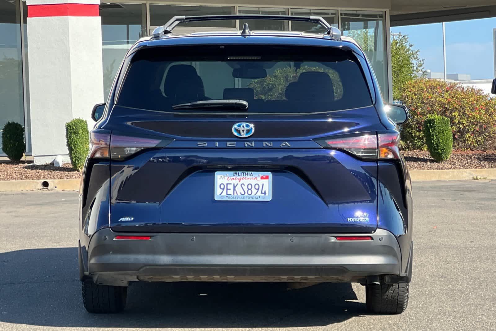 Used 2023 Toyota Sienna XLE AWD/4WD image 8