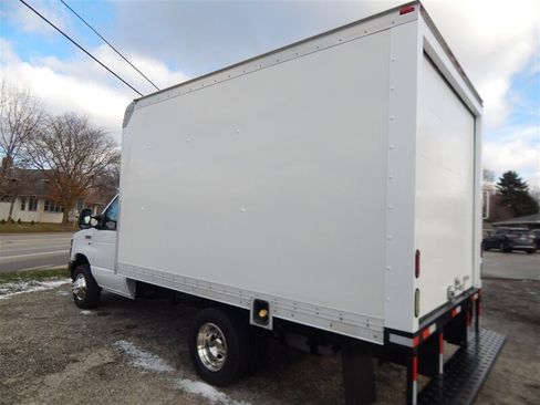 Used 2014 Ford E-350 and Econoline 350 Super Duty image 2