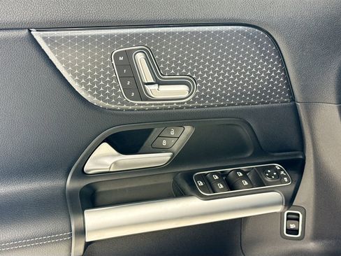 Used 2025 Mercedes-Benz GLA 250 image 18