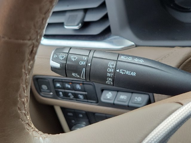 Used 2023 GMC Yukon XL Denali AWD/4WD image 14