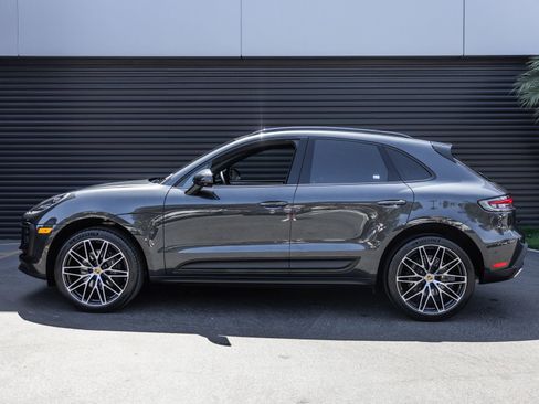 Certified 2023 Porsche Macan AWD/4WD image 2