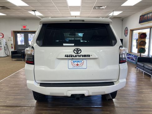 Used 2016 Toyota 4Runner SR5 Premium image 8