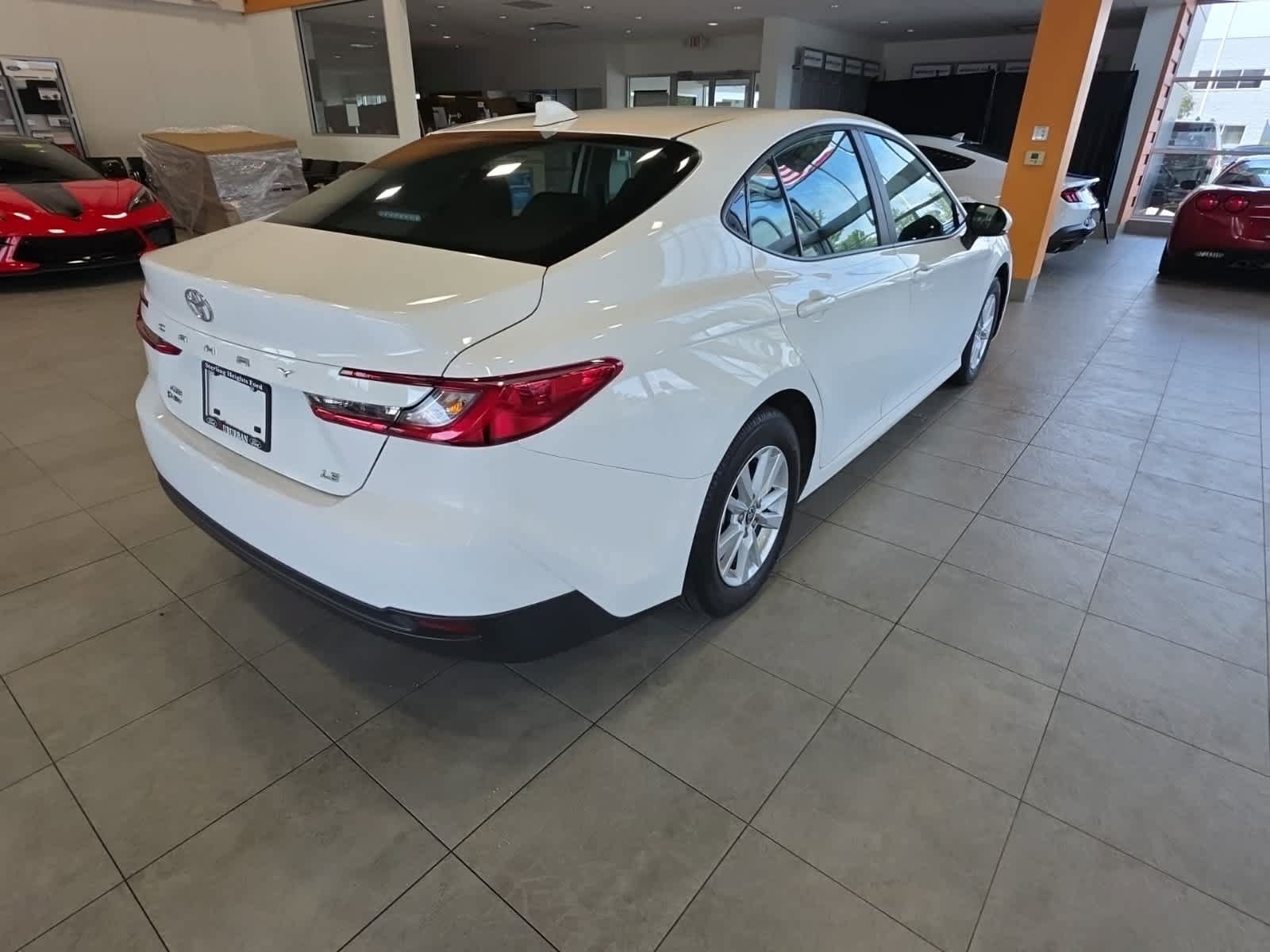Used 2025 Toyota Camry LE AWD/4WD image 8