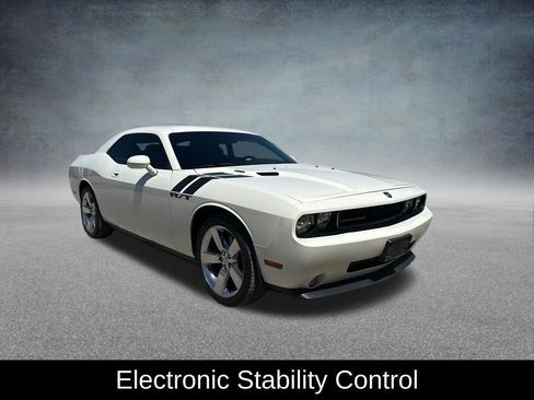 Used 2009 Dodge Challenger R/T RWD image 8