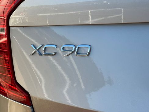 Used 2025 Volvo XC90 T8 Ultra w/ Protection Package Premier image 12