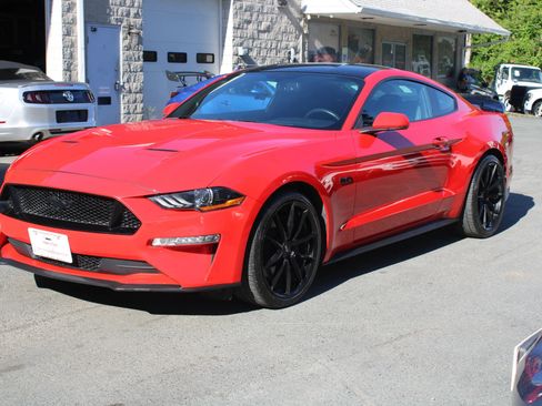 Used 2019 Ford Mustang GT w/ Black Accent Package RWD image 3