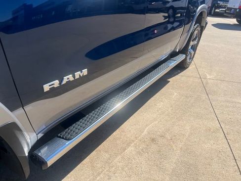Used 2019 RAM 1500 Laramie AWD/4WD image 12