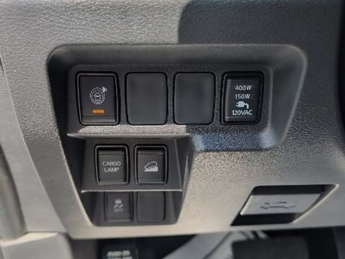 Used 2022 Nissan Frontier SV AWD/4WD image 12