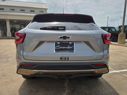 Used 2025 Chevrolet Trax ACTIV w/ Sunroof Package FWD image 6