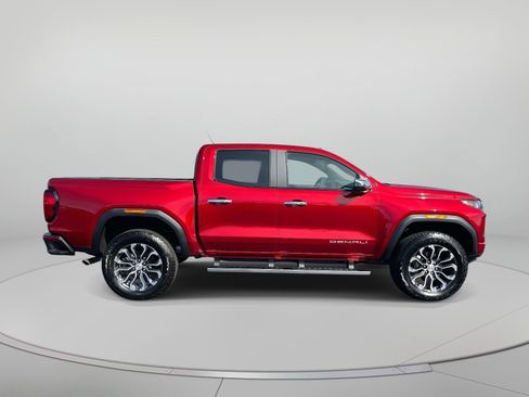 Used 2025 GMC Canyon Denali image 2