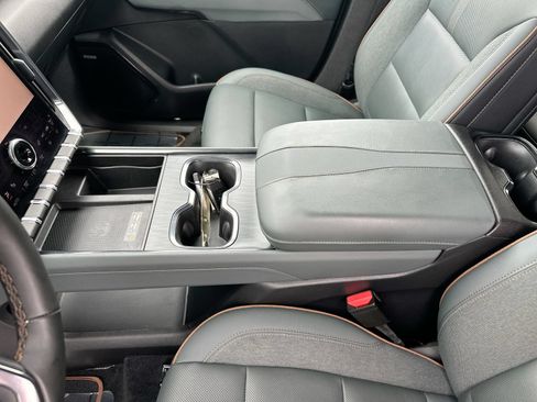 Used 2025 GMC Acadia AT4 AWD/4WD image 21