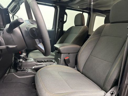 Used 2025 Jeep Wrangler Unlimited Sahara AWD/4WD image 18