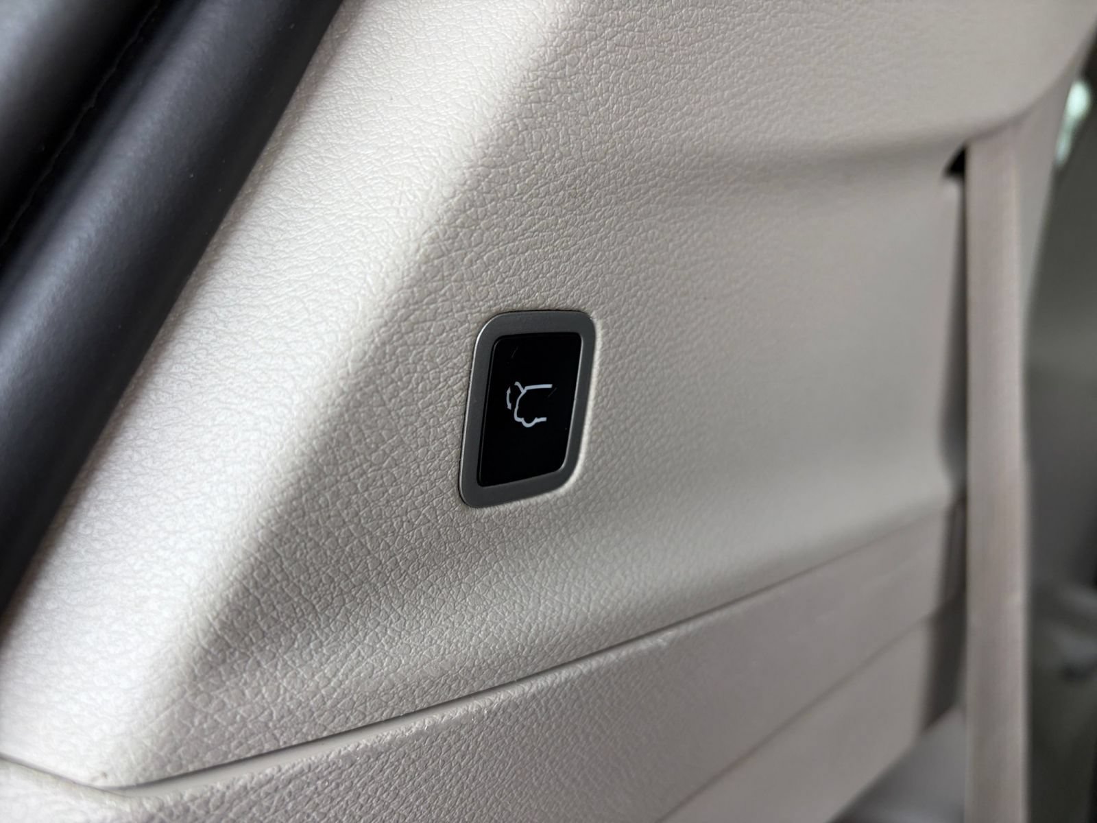 Used 2024 Chrysler Voyager LX FWD image 22