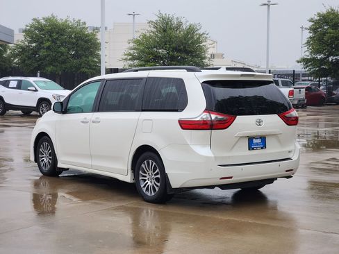 Used 2020 Toyota Sienna XLE Premium FWD image 7