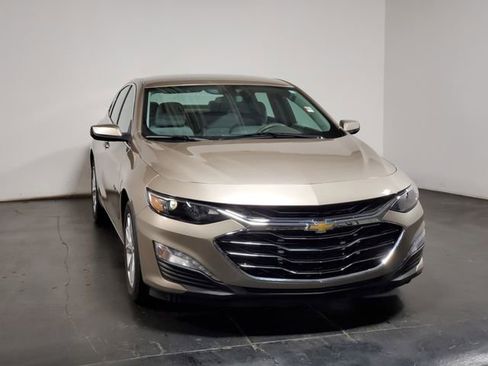 Used 2022 Chevrolet Malibu LT image 2