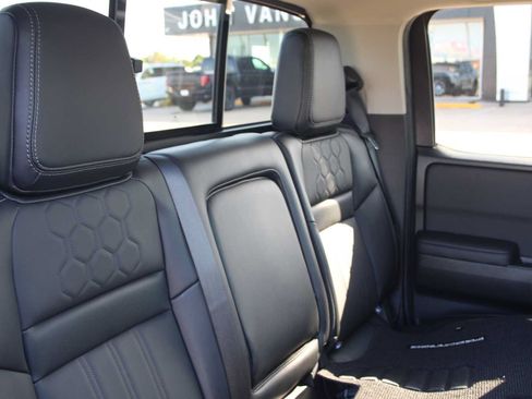 Used 2023 Nissan Frontier SV w/ SV Premium Package AWD/4WD image 20