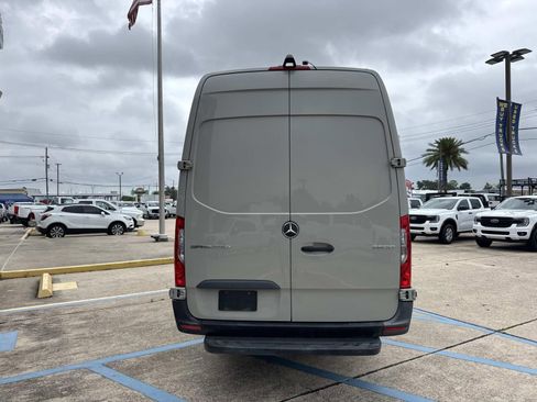 Used 2023 Mercedes-Benz Sprinter 3500 image 8