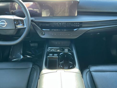 Certified 2025 Nissan Murano SV image 13