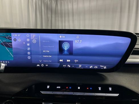 Used 2025 Buick Enclave Preferred image 17