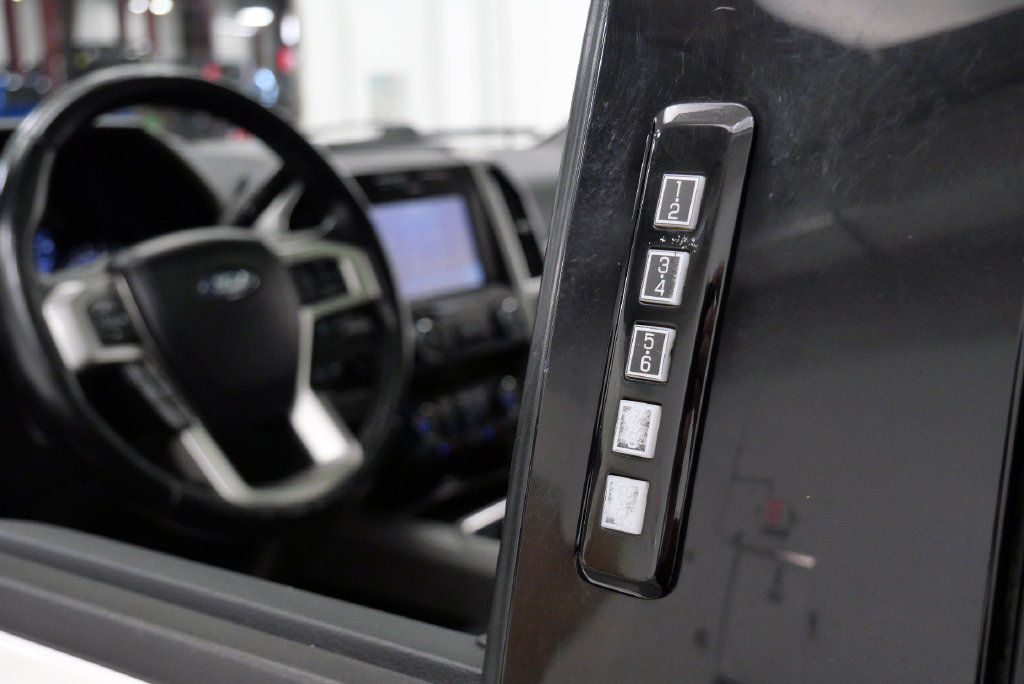 Used 2021 Ford F250 Lariat w/ Lariat Ultimate Package AWD/4WD image 17