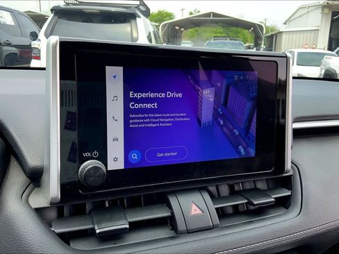 Used 2025 Toyota RAV4 XLE image 31