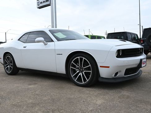 Used 2022 Dodge Challenger R/T w/ Plus Package image 7