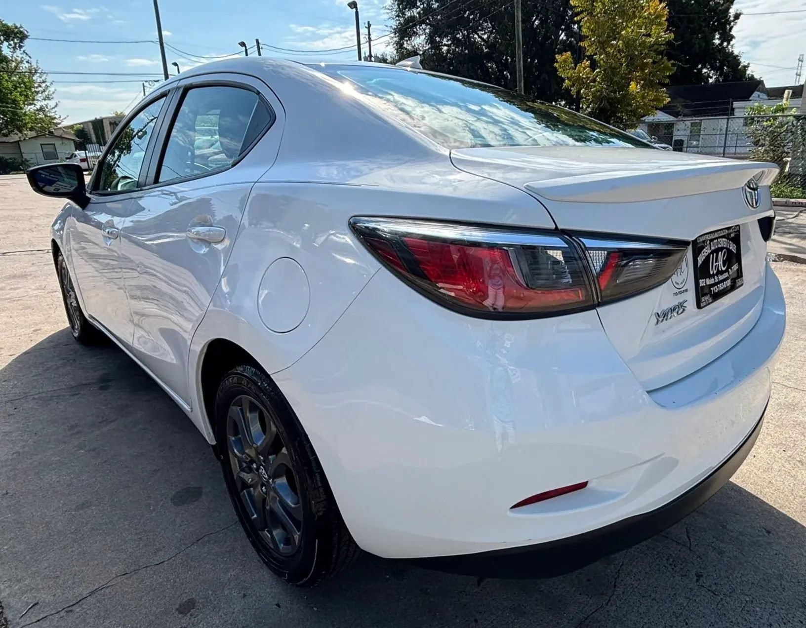 Used 2019 Toyota Yaris LE FWD image 3