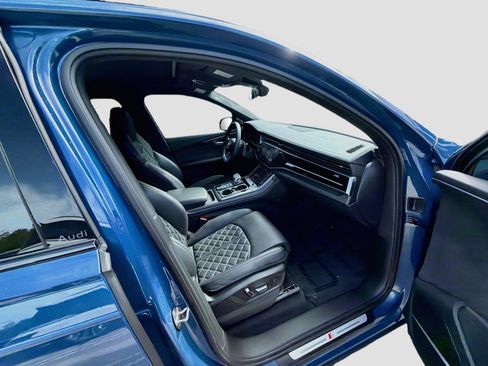 Used 2025 Audi SQ7 Prestige w/ Prestige Package AWD/4WD image 32