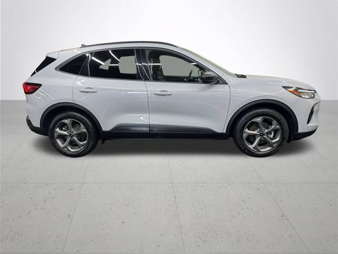 Used 2025 Ford Escape ST-Line FWD image 9