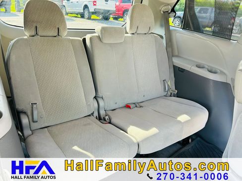 Used 2018 Toyota Sienna LE FWD image 19
