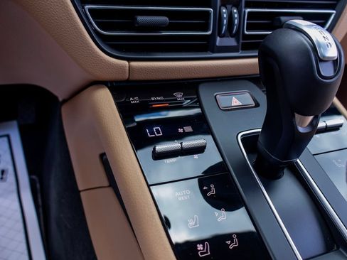 Certified 2026 Porsche Macan AWD/4WD image 17