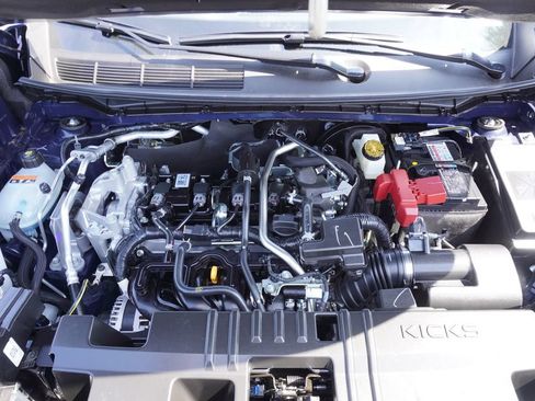Used 2025 Nissan Kicks SR FWD image 7