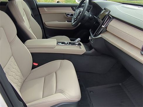 New 2026 Volvo XC90 B6 Plus image 21